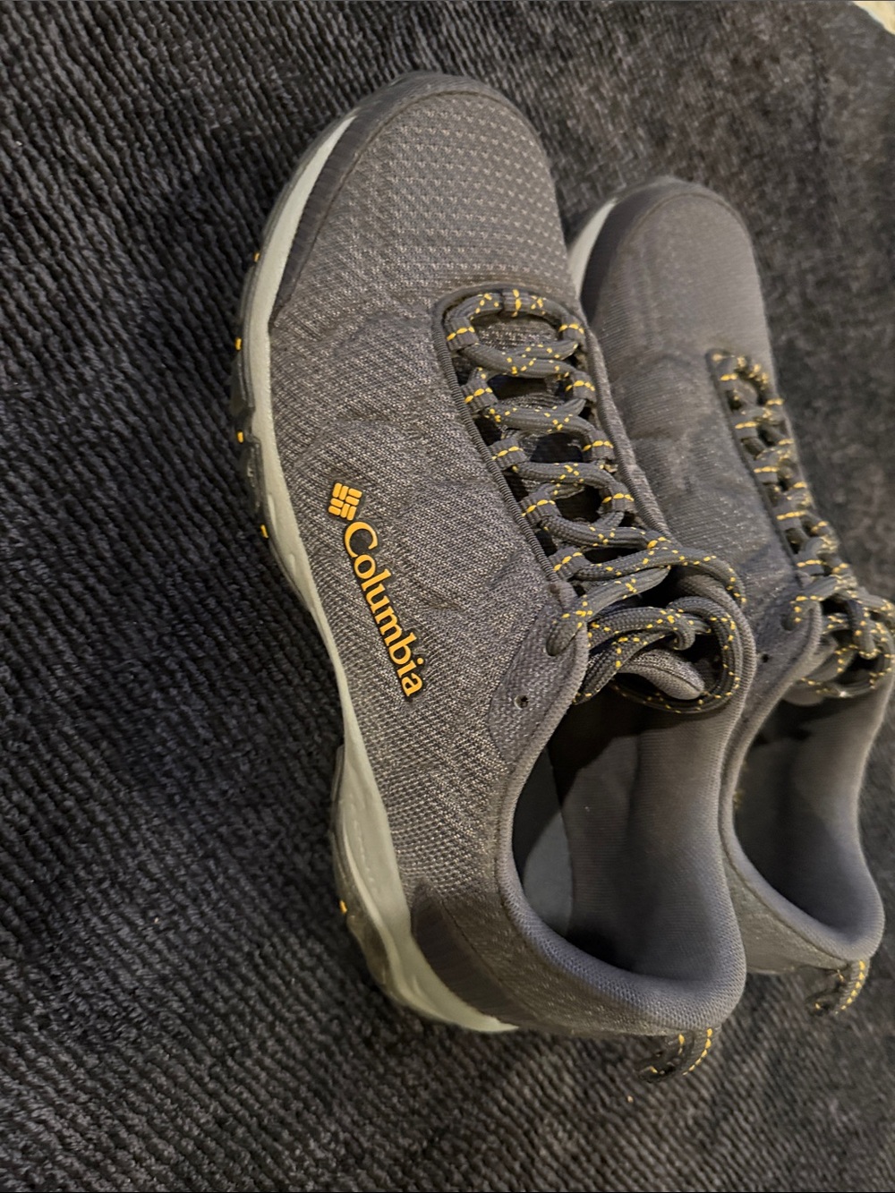Columbia Men's Gray Athletic Hiking Shoes with Yellow Accents, size 10.5 - Picture 4 of 6